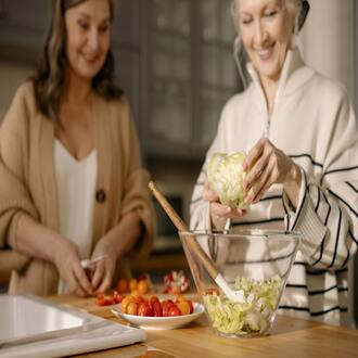 Como a nutrição pode influenciar a qualidade do sono em idosos? - nutricao geriatria