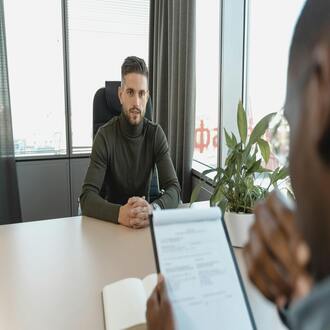 Como fazer um currículo para o primeiro emprego: destaque seus estágios e trabalhos voluntários - criacao curriculo