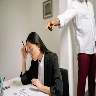 Como reintegrar-se ao trabalho após uma baixa por assédio laboral - assedio laboral