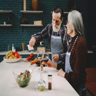 É necessário adaptar a dieta de acordo com o grau de dependência do idoso? - nutricao geriatria