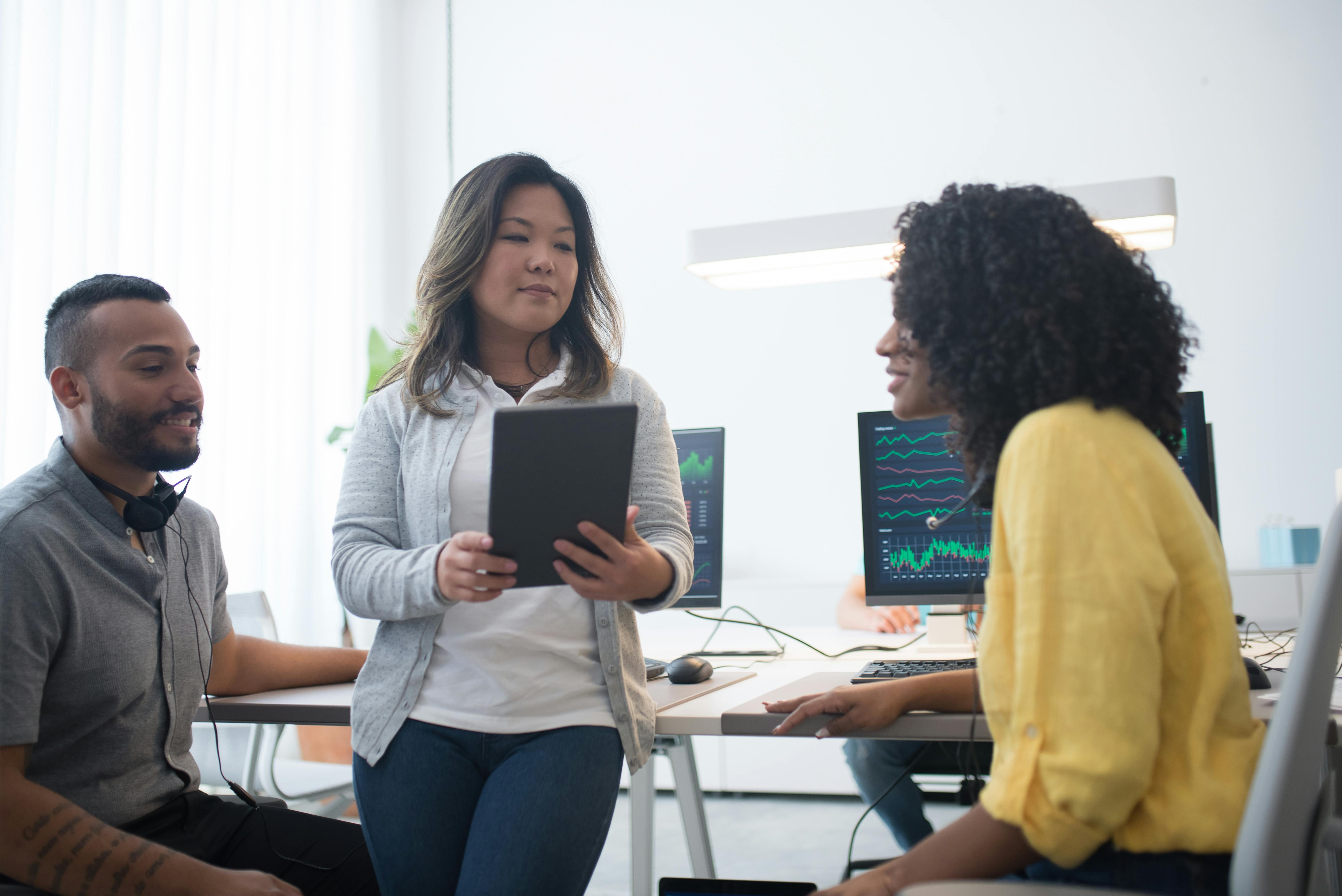 Estratégias para melhorar a satisfação no trabalho em equipes remotas - psicologia organizacional