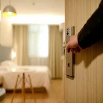 Funções essenciais de uma camareira de hotel