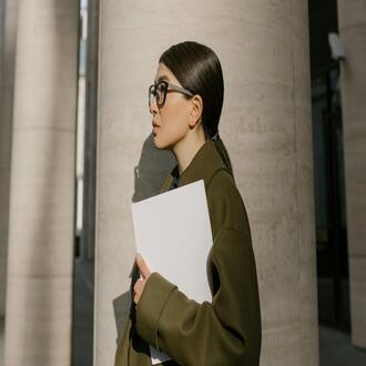 O que é o gaslighting no trabalho? exemplos práticos no escritório - assedio laboral
