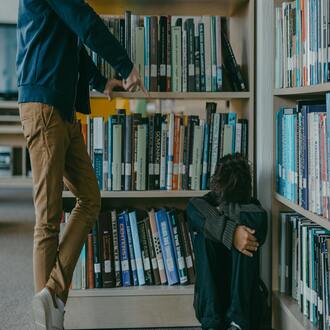 O triângulo do bullying: agressores, vítimas e o papel-chave dos espectadores - assedio escolar