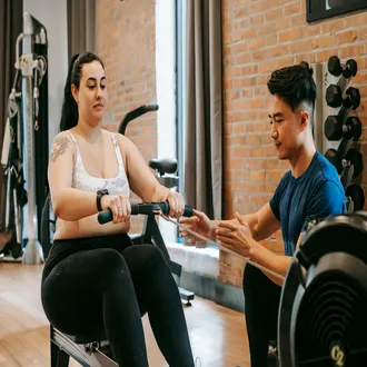 Os melhores exercícios que o seu treinador pessoal lhe recomendará para tonificar - treinador pessoal