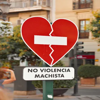 Violência económica: vives numa 'gaiola de ouro'? - violencia domestica familiar